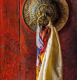door-gate-handle-of-thiksey-gompa-tibetan-buddhist-TGCFJMK-scaled